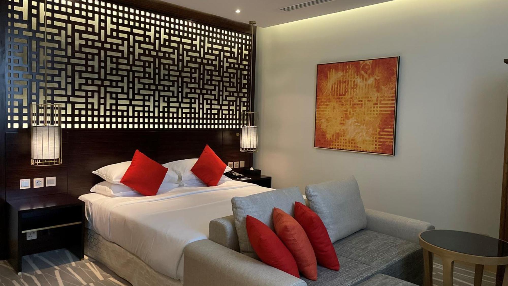 Ramada Hotel & Suites By Wyndham Al Qassim Аль-Букайрия Экстерьер фото A bedroom at the hotel