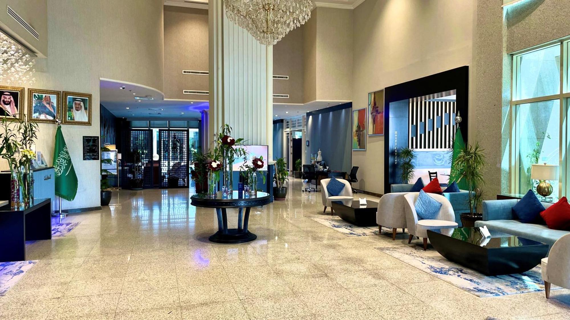 Ramada Hotel & Suites By Wyndham Al Qassim Аль-Букайрия Экстерьер фото Lobby