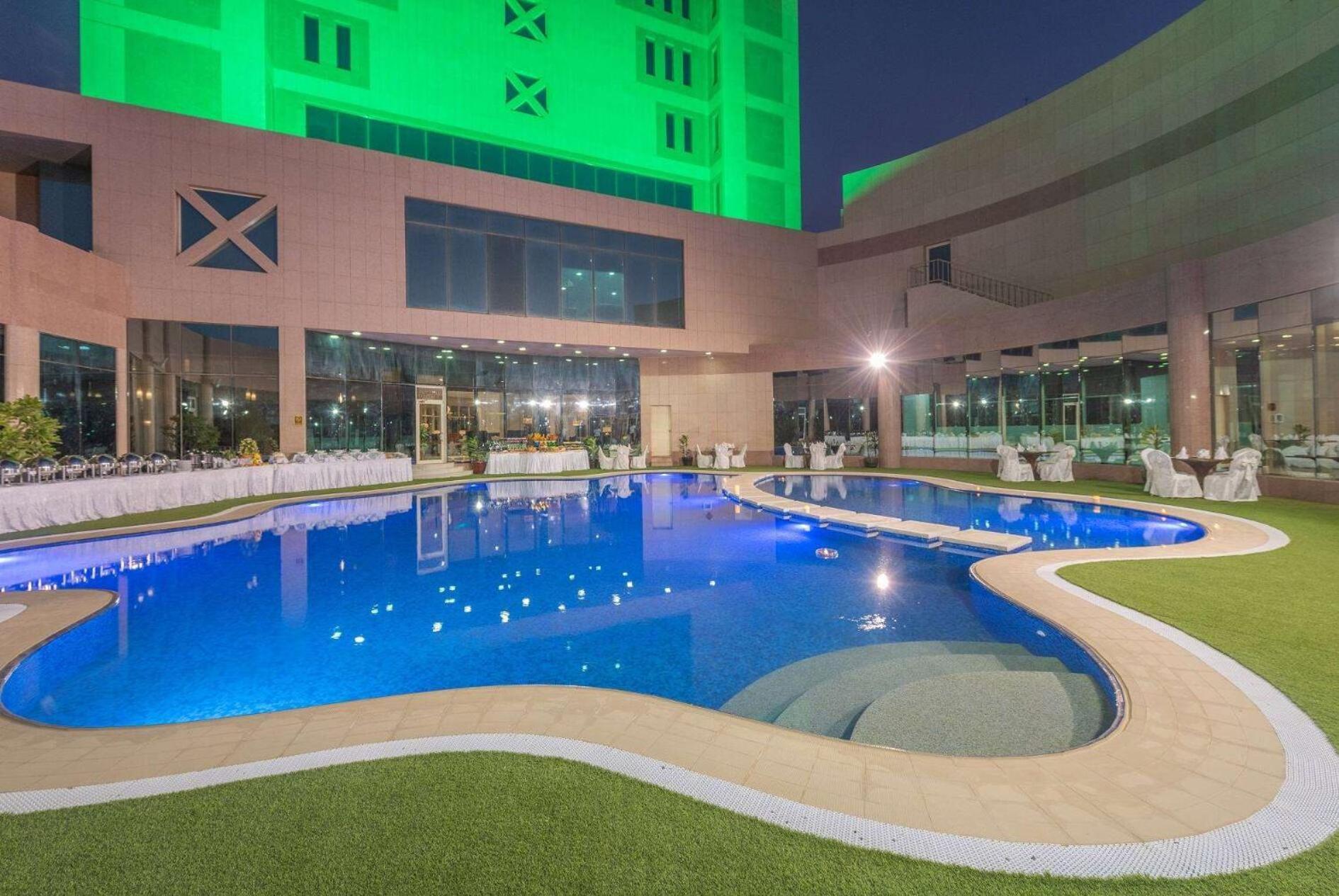 Ramada Hotel & Suites By Wyndham Al Qassim Аль-Букайрия Экстерьер фото