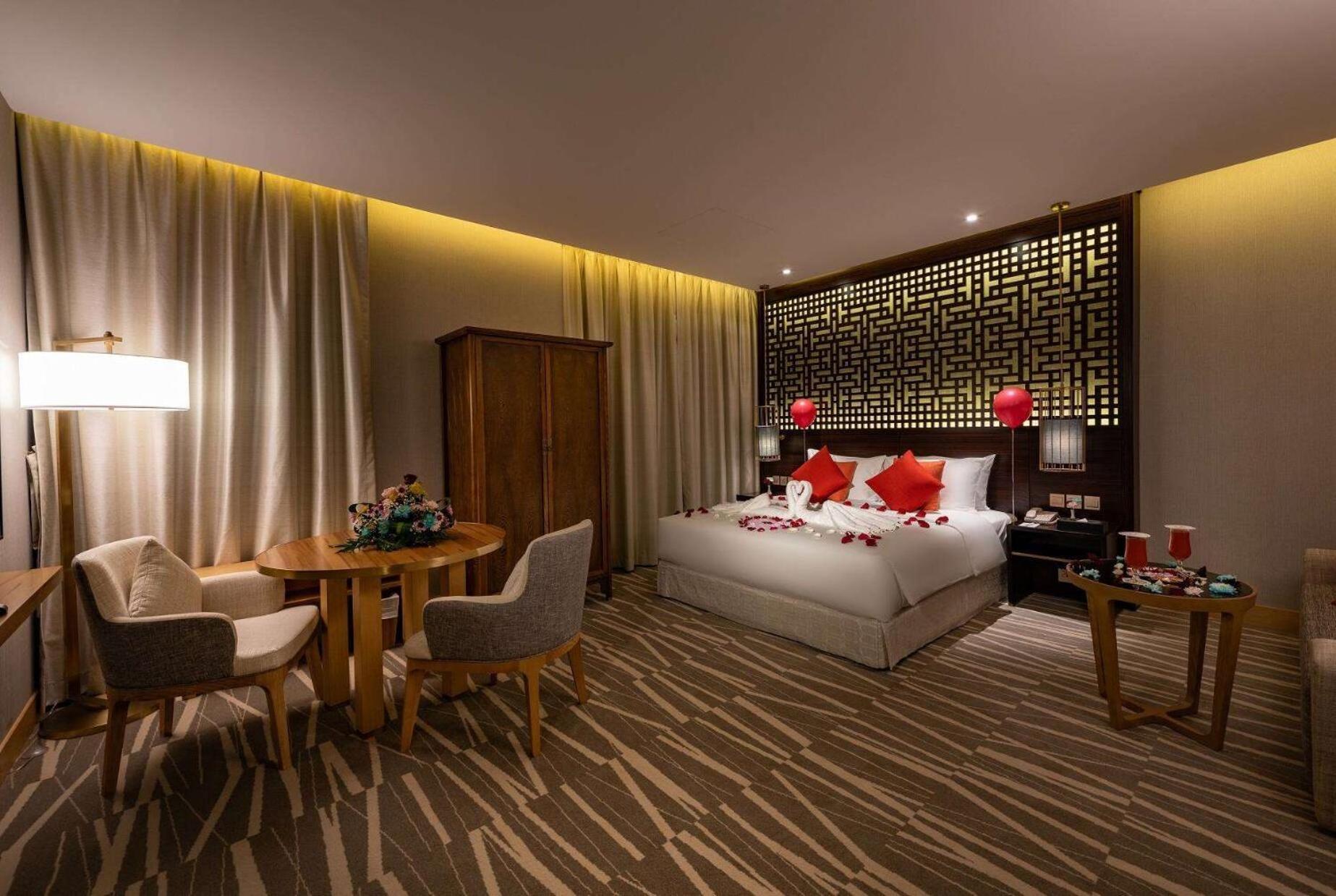 Ramada Hotel & Suites By Wyndham Al Qassim Аль-Букайрия Экстерьер фото