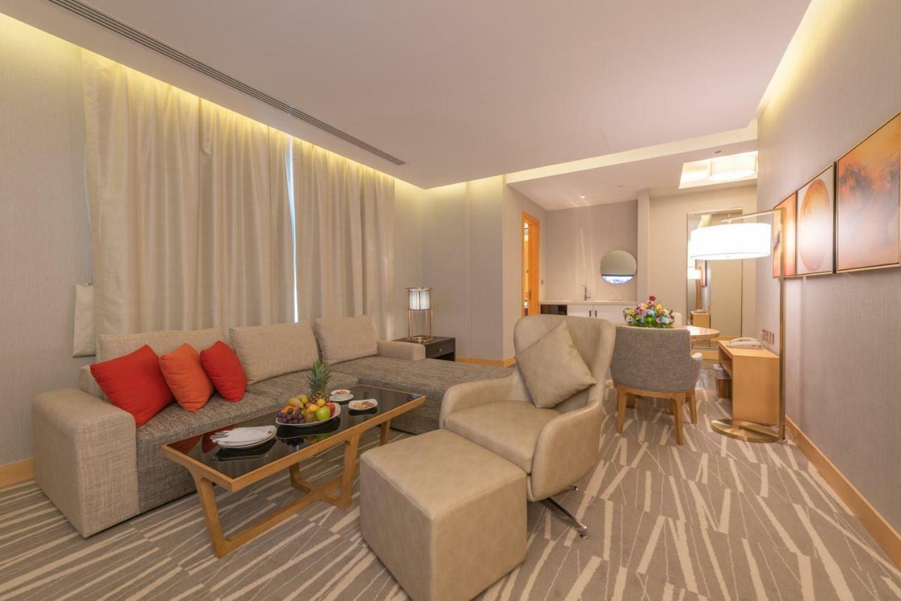 Ramada Hotel & Suites By Wyndham Al Qassim Аль-Букайрия Экстерьер фото A suite at the hotel