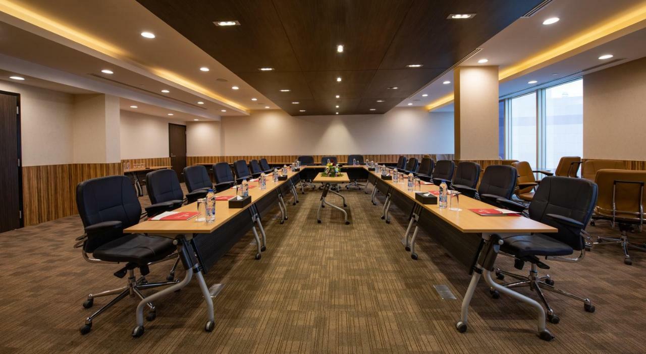 Ramada Hotel & Suites By Wyndham Al Qassim Аль-Букайрия Экстерьер фото Meeting room