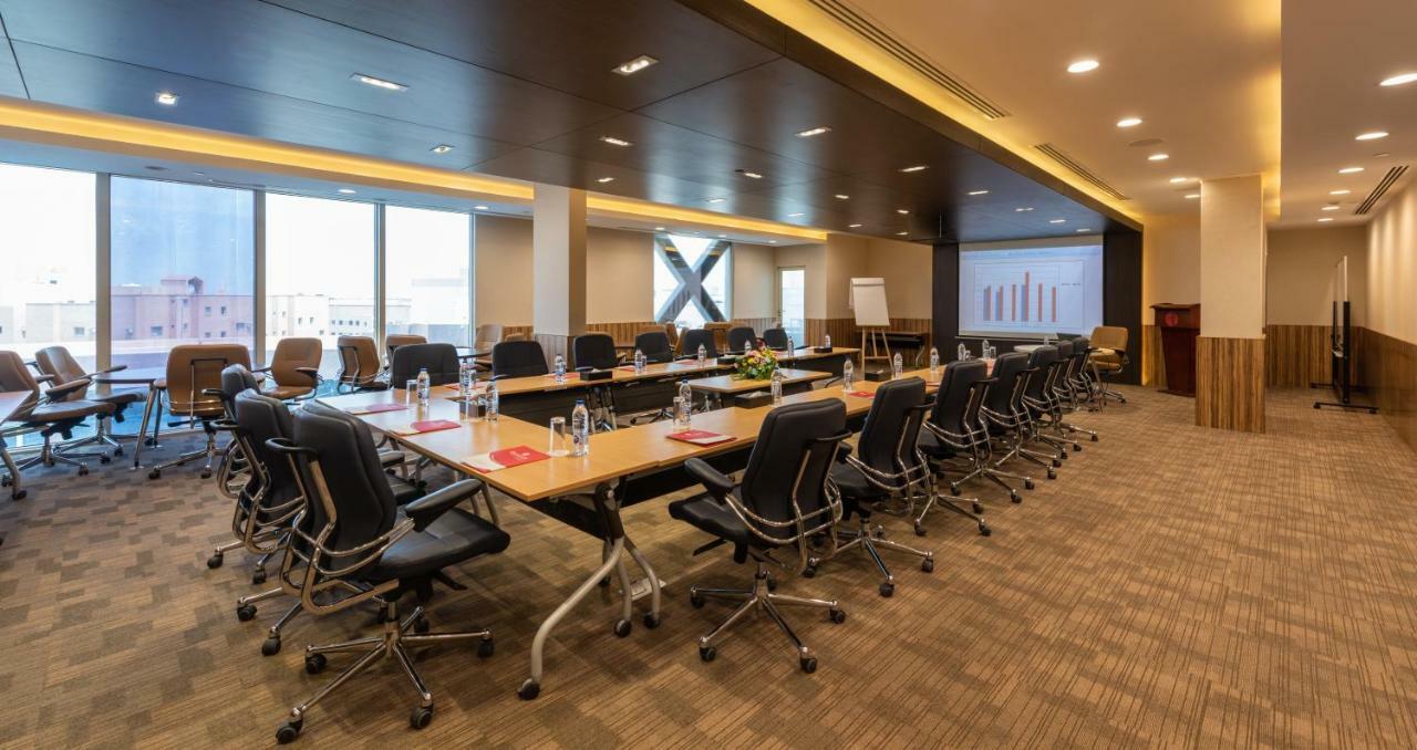 Ramada Hotel & Suites By Wyndham Al Qassim Аль-Букайрия Экстерьер фото Meeting room at the hotel