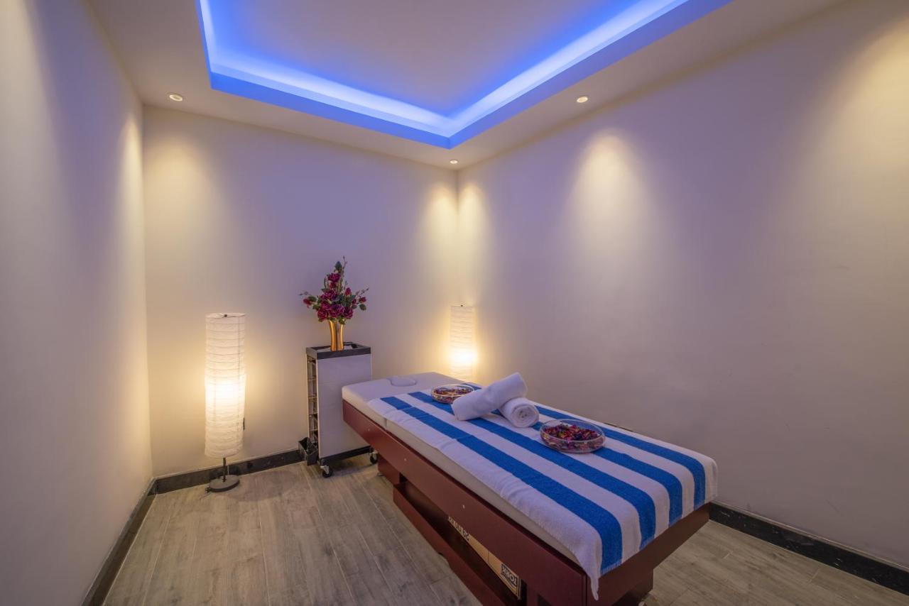 Ramada Hotel & Suites By Wyndham Al Qassim Аль-Букайрия Экстерьер фото A massage bed