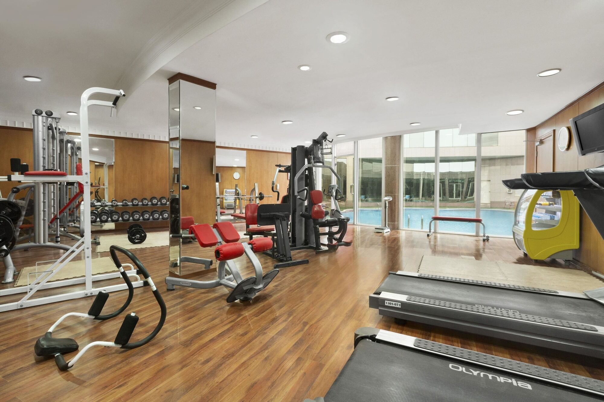 Ramada Hotel & Suites By Wyndham Al Qassim Аль-Букайрия Экстерьер фото The gym at the hotel